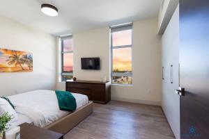 5 Tropical Oasis ROOFTOP infinity POOL Hot Tub on Hollywood Boardwalk