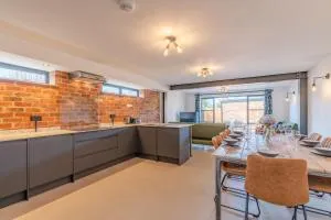 Norton Coach House - Golden Valley