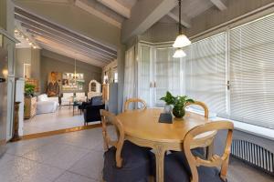 Serene Seaside Bliss - Lush & Secluded Garden Oasis