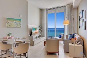 Beachfront Condo Front Oceanview Balcony Pools