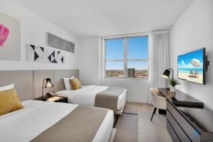 HighFloor with Stunning Views, Pools, Near Beach