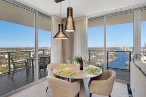 HighFloor with Stunning Views, Pools, Near Beach