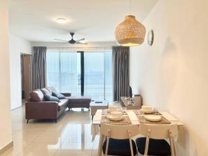 T5 1-10Pax Trefoil Setia Alam 2Room 5Bed WiFi SCCC