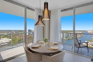 High Floor with Stunning Views Amazing Pools