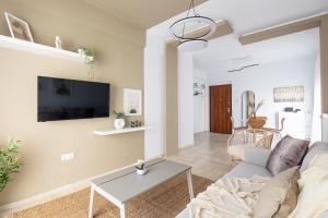 Santorini 2-Bedroom Apartment in Nea Smyrni - Apartments, Athens