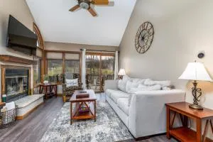 Cozy at Creekwood Getaway - Elizabeth