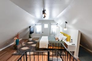 Boho Modern Retreat with Mountain Views Unit 1 Durango