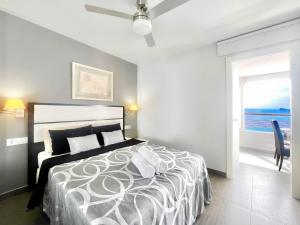 Sky 21-floor Frontline Levante Coblanca Apartment