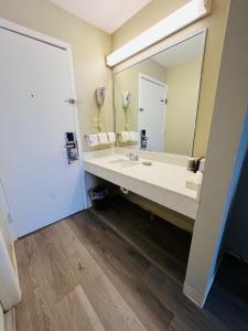 King Room - Smoking room in Travelodge by Wyndham Carlisle North