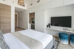 Frank Porter - Studio One