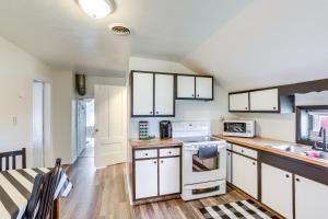 Greenwich Countryside Apartment with Shared Yard