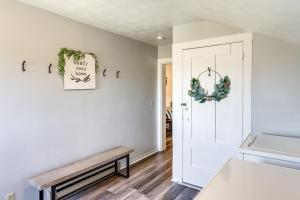 Greenwich Countryside Apartment with Shared Yard