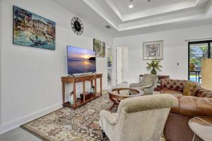 Pool and Spa Home - Close to Bonita Beach