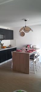 Appartement bord docéan dans résidence 3*** avec piscine et parking privé