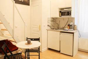 Cosy love nest near Gare de lEst