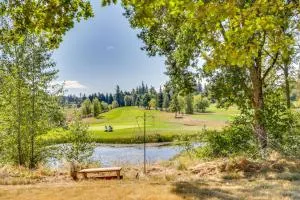 Chehalis Getaway with Golf Course View and Fire Pit! - 凯尔索