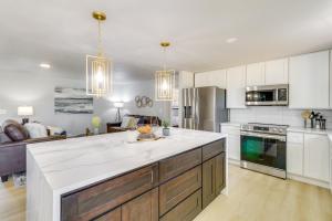 Chehalis Getaway w Golf Course View + Fire Pit!