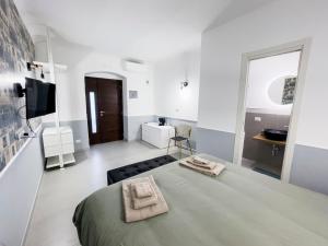 Saint Barth Guest House - Historic Loft in Bari