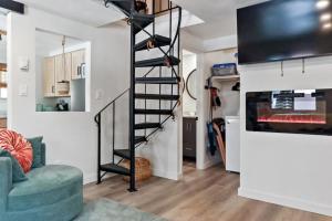 Boho Southwest Modern Unit 3 with Butte Mtn Views