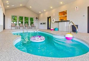 Adventure Wonderland: Mtn Views, Indoor Pool