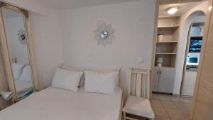 Belva Blue Naxos
