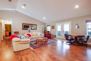 Hawthorne Vacation Rental w Access to Cue Lake