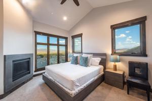 , Walk to Skiing at Cabriolet, Mountain View, Shared Pool and Hot tub, Gym