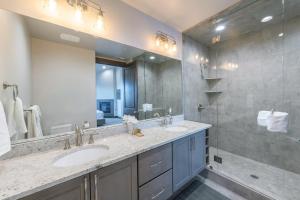 , Walk to Skiing at Cabriolet, Mountain View, Shared Pool and Hot tub, Gym