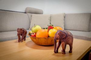 Poolside compact family cottage Bella