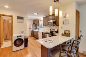 Poconos Cabin Serene Deck, Fire Pit and Game Room