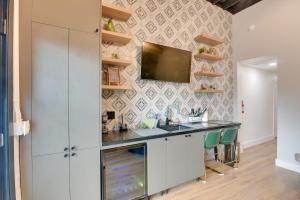 Downtown Galveston Home Walk to Historic District