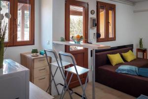 Poolside compact family cottage Blum