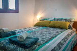 Poolside compact family cottage Blum