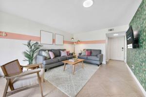 Paradise Palms - Chic Prime Spot w Pool