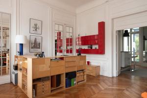 Spacious nest with terrace near Batignolles