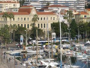 See front Premium Location - Panoramic view -