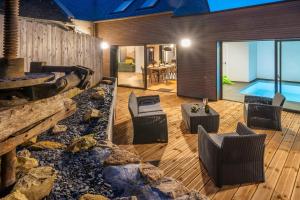 NOUVEAUTE!!! Villa en bord de mer avec piscine intérieure!