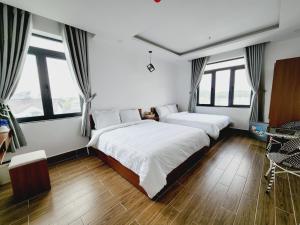 Phòng có giường cỡ King Nhìn ra Quang cảnh Núi non (Mountain View King Room)