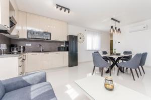 Apartments Villa V2 with rooftop