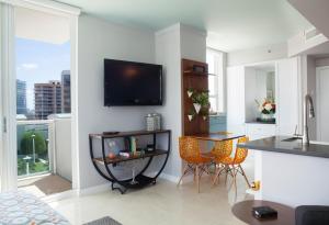 Coconut Grove 10th Fl Studio Parking Included