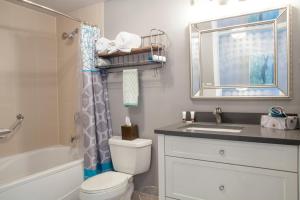 Coconut Grove 10th Floor private unit Parking Included