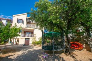 Apartments Barbara - 3hvězdičkové hotely ve městě Pakoštane