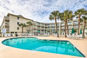 Beachfront Condo with Pool Access in Hilton Head!