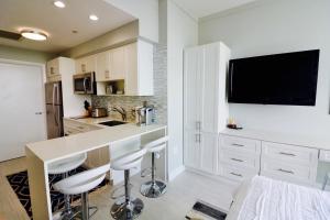 Connecting Rooms-Coconut Grove 21st Floor Parking Included