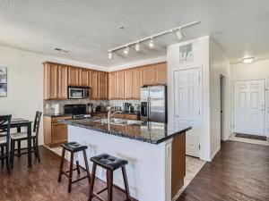 1BR Condo near Dove Valley