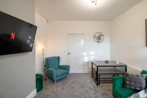 Stylish 2BR Home - Sleeps 5 - Book Now for New Year