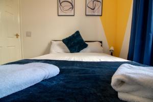 Stylish 2BR Home - Sleeps 5 - Book Now for New Year