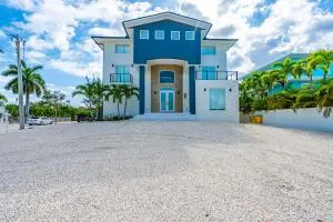 Welcome to Paradise Villa: A luxury home in Sombrero Beach, Florida Keys. - Big Pine Key