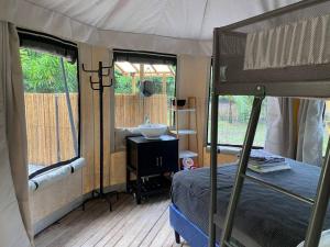 Safari tent with private pool close to Manuel Antonio Glamping 1