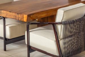 Spacious and Luxury Modern Villa with Huge Garden and Pool